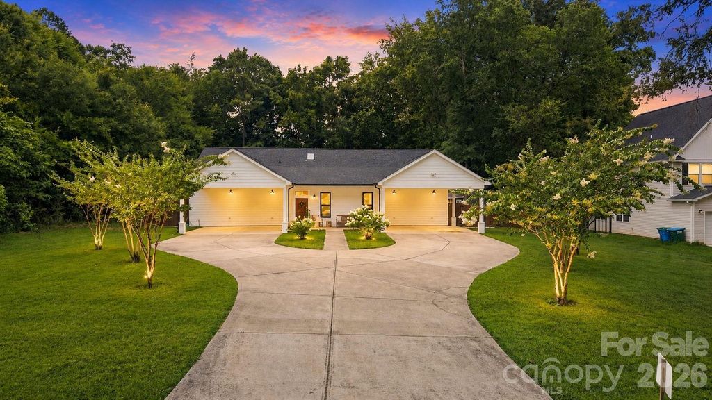 4515 Lindsay Lane, Matthews, NC 28105