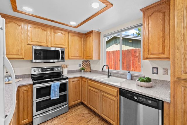 1412 Love Way, Auburn, CA 95603