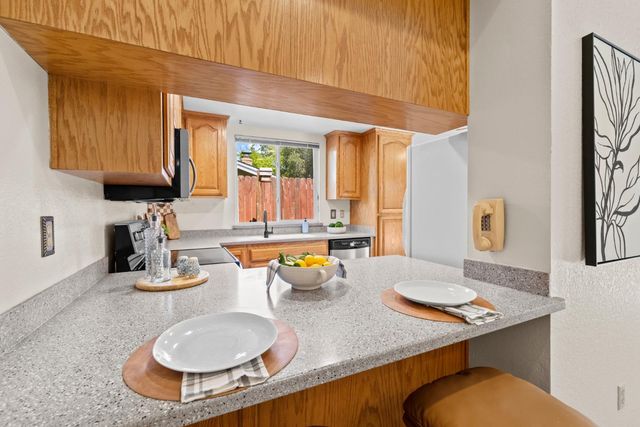 1412 Love Way, Auburn, CA 95603
