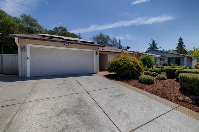 1412 Love Way, Auburn, CA 95603