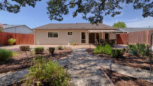 1412 Love Way, Auburn, CA 95603