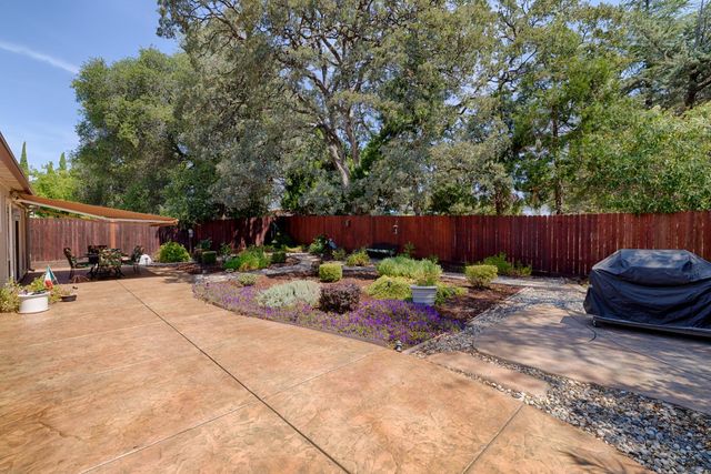 1412 Love Way, Auburn, CA 95603