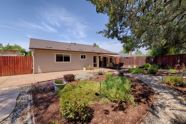 1412 Love Way, Auburn, CA 95603