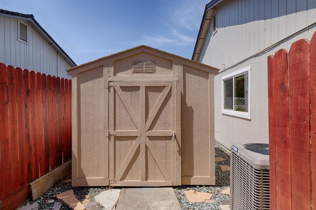 1412 Love Way, Auburn, CA 95603