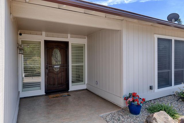 1412 Love Way, Auburn, CA 95603