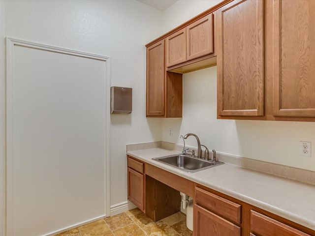 201 S Lakeline BLVD 404, Cedar Park, TX 78613