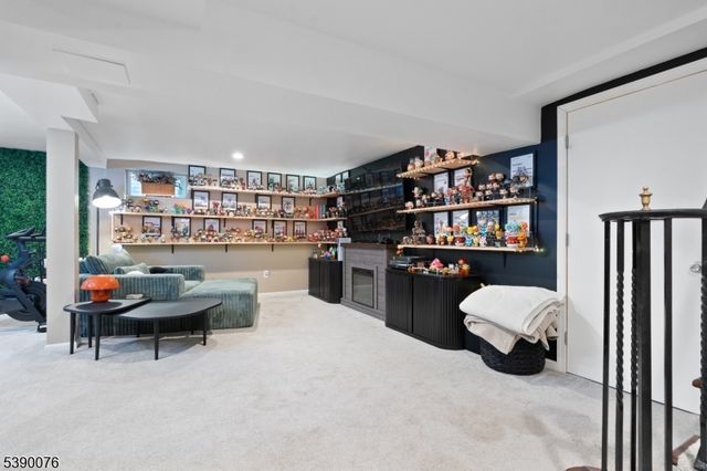91 Mountainside Ter, Clifton City, NJ 07013