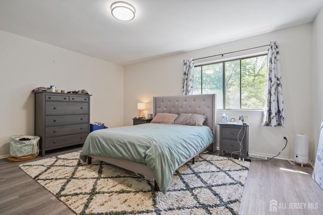 165 NE Essex Avenue 110, Metuchen, NJ 08840