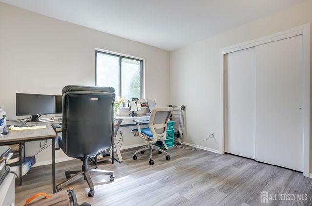 165 NE Essex Avenue 110, Metuchen, NJ 08840