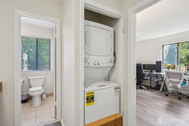 165 NE Essex Avenue 110, Metuchen, NJ 08840