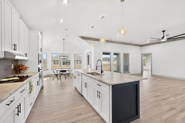 906 Maxine Drive, Athens, TX 75751