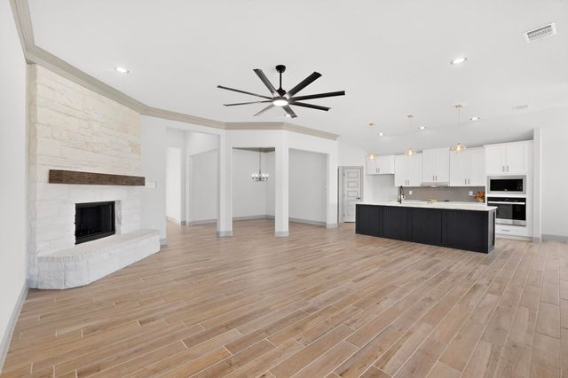 906 Maxine Drive, Athens, TX 75751