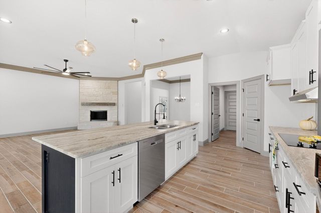 906 Maxine Drive, Athens, TX 75751