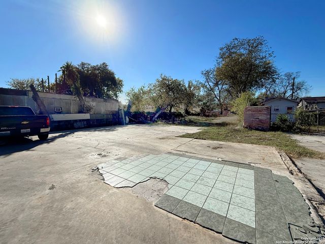 219 general mcmullen, San Antonio, TX 78237