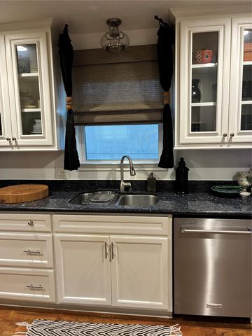 246 Debbie Lane, San Leon, TX 77539