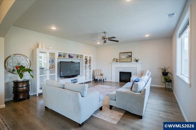 6222 NE Meander St, Albany, OR 97321