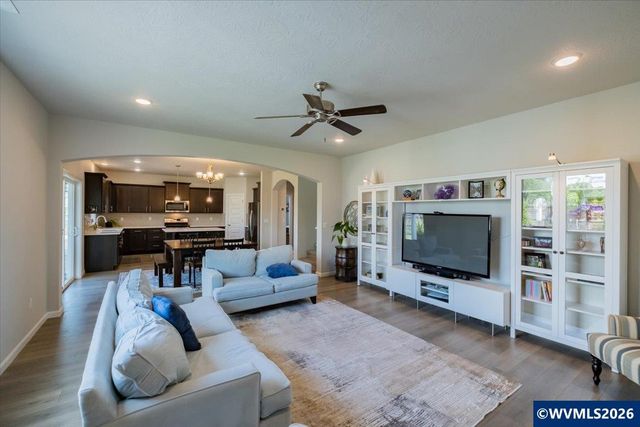 6222 NE Meander St, Albany, OR 97321