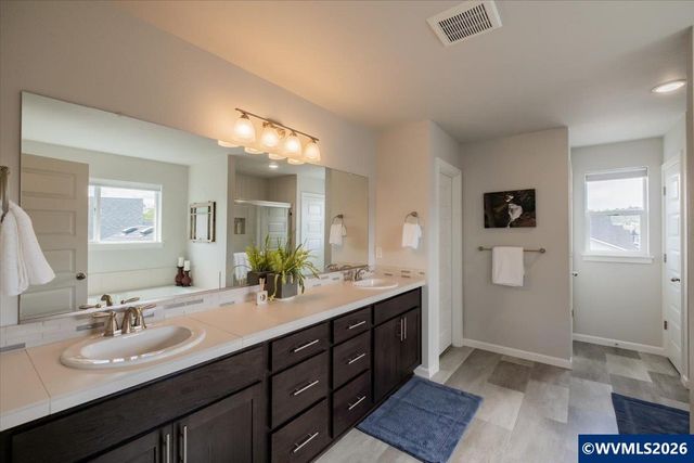 6222 NE Meander St, Albany, OR 97321