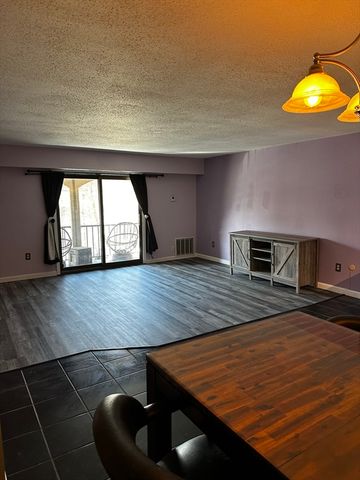 685 Oak St 13-9, Brockton, MA 02301