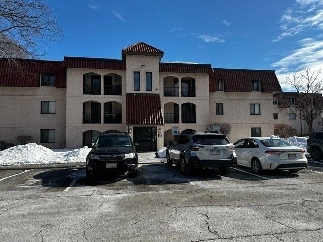 685 Oak St 13-9, Brockton, MA 02301