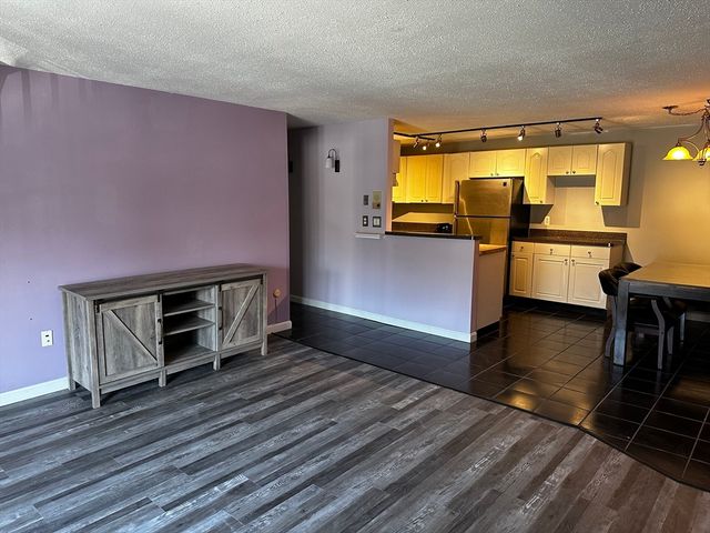 685 Oak St 13-9, Brockton, MA 02301