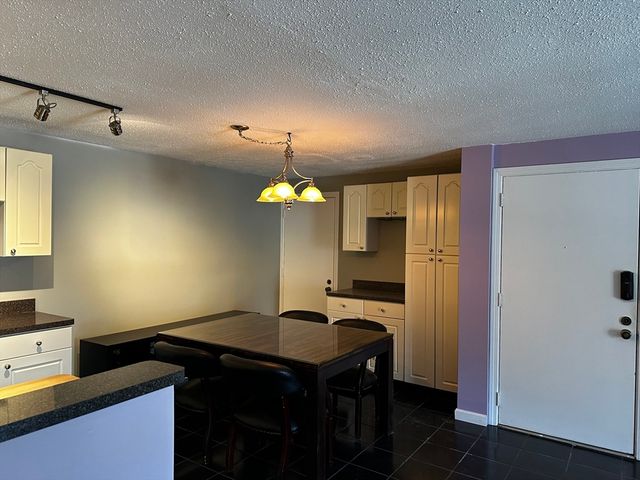 685 Oak St 13-9, Brockton, MA 02301