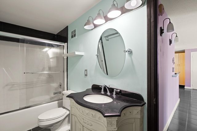 685 Oak St 13-9, Brockton, MA 02301