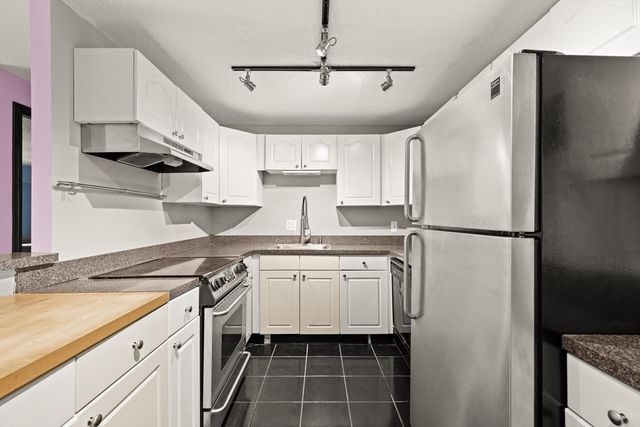 685 Oak St 13-9, Brockton, MA 02301