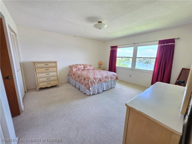 526 Lake Clay Drive S, Lake Placid, FL 33852