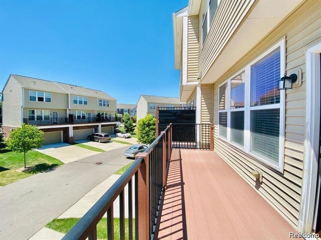 44563 Gwinnett Loop, Novi, MI 48377