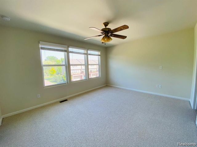 44563 Gwinnett Loop, Novi, MI 48377