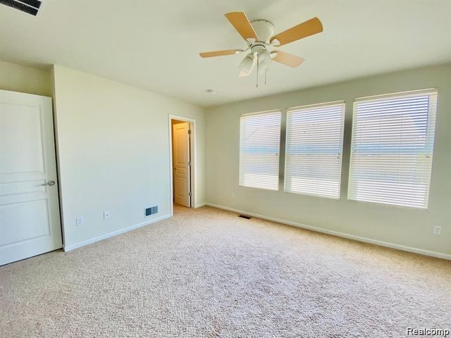 44563 Gwinnett Loop, Novi, MI 48377