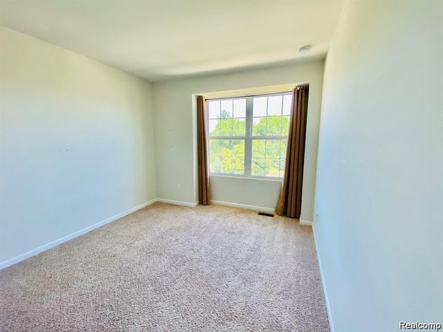 44563 Gwinnett Loop, Novi, MI 48377