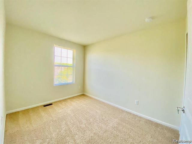 44563 Gwinnett Loop, Novi, MI 48377