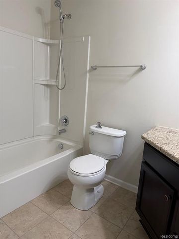 44563 Gwinnett Loop, Novi, MI 48377