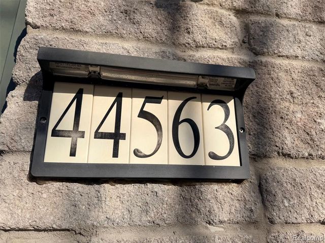 44563 Gwinnett Loop, Novi, MI 48377