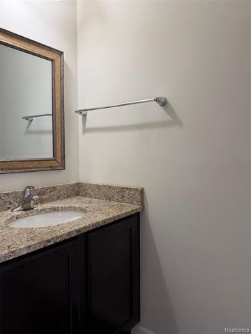 44563 Gwinnett Loop, Novi, MI 48377