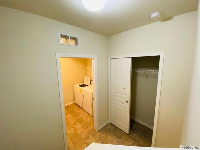 44563 Gwinnett Loop, Novi, MI 48377