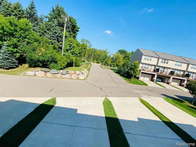 44563 Gwinnett Loop, Novi, MI 48377