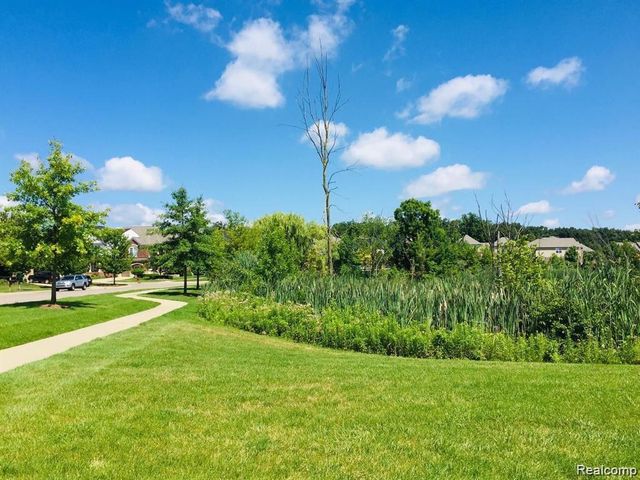 44563 Gwinnett Loop, Novi, MI 48377