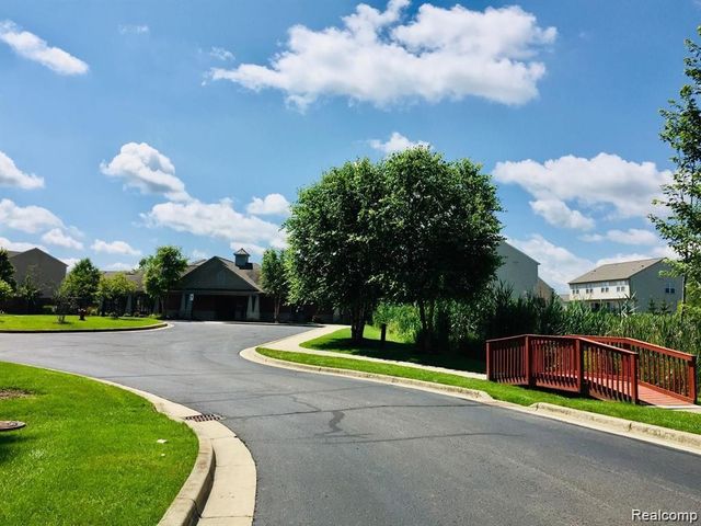 44563 Gwinnett Loop, Novi, MI 48377