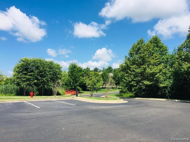 44563 Gwinnett Loop, Novi, MI 48377