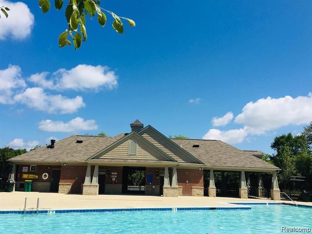 44563 Gwinnett Loop, Novi, MI 48377