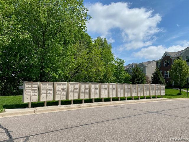 44563 Gwinnett Loop, Novi, MI 48377