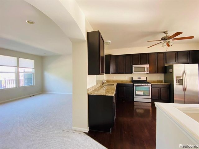 44563 Gwinnett Loop, Novi, MI 48377