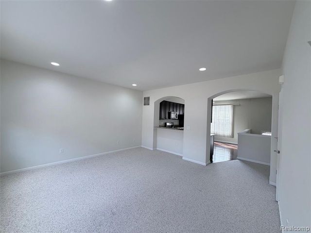 44563 Gwinnett Loop, Novi, MI 48377