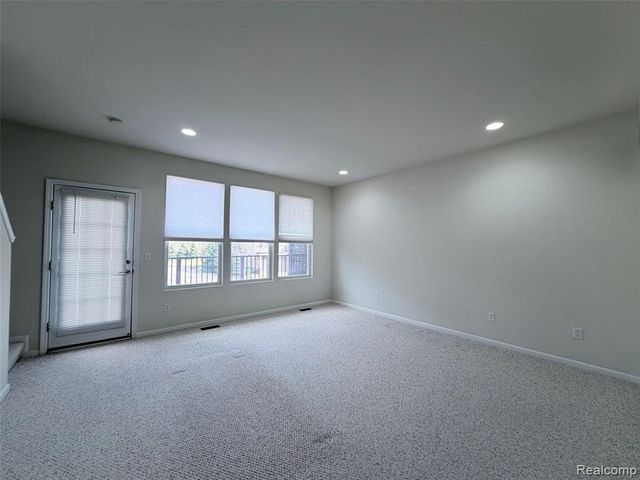 44563 Gwinnett Loop, Novi, MI 48377