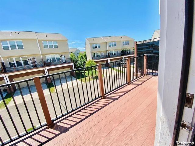 44563 Gwinnett Loop, Novi, MI 48377