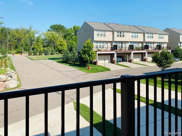 44563 Gwinnett Loop, Novi, MI 48377