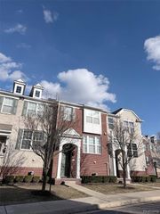 44563 Gwinnett Loop, Novi, MI 48377